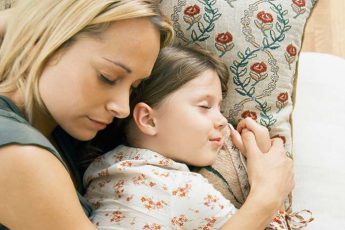 5 способов уложить ребенка спать днем!