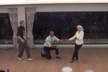 Женщине 90 лет, а как танцует свинг?!