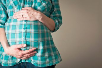 62-летняя женщина смогла стать беременной несмотря на то, что достигла менопаузы!