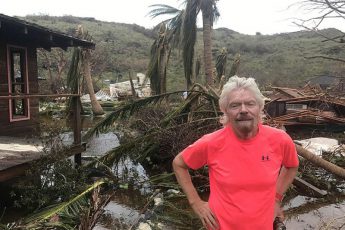Миллиардер Ричард Брэнсон показал руины своего особняка после урагана