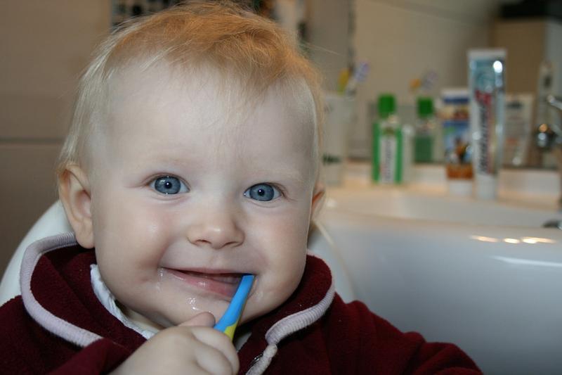 Признаки того, что у ребенка режутся зубки