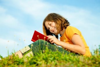 Как научить ребенка запоминать стихи