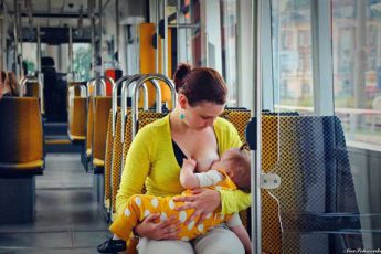 Мама кормила ребенка грудью в автобусе. Когда водитель сделал это объявление, она не поверила своим ушам…
