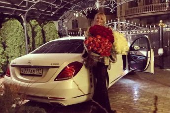 41-летняя Анастасия Волочкова приютила беременную Лолиту и Рустама у себя дома
