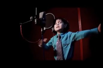 4х- летний ребёнок исполняет песню Уитни Хьюстон! Вот это талант!