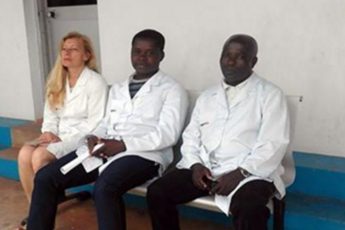 Белорусская врач после получения первой зарплаты в Африке, плакала не переставая